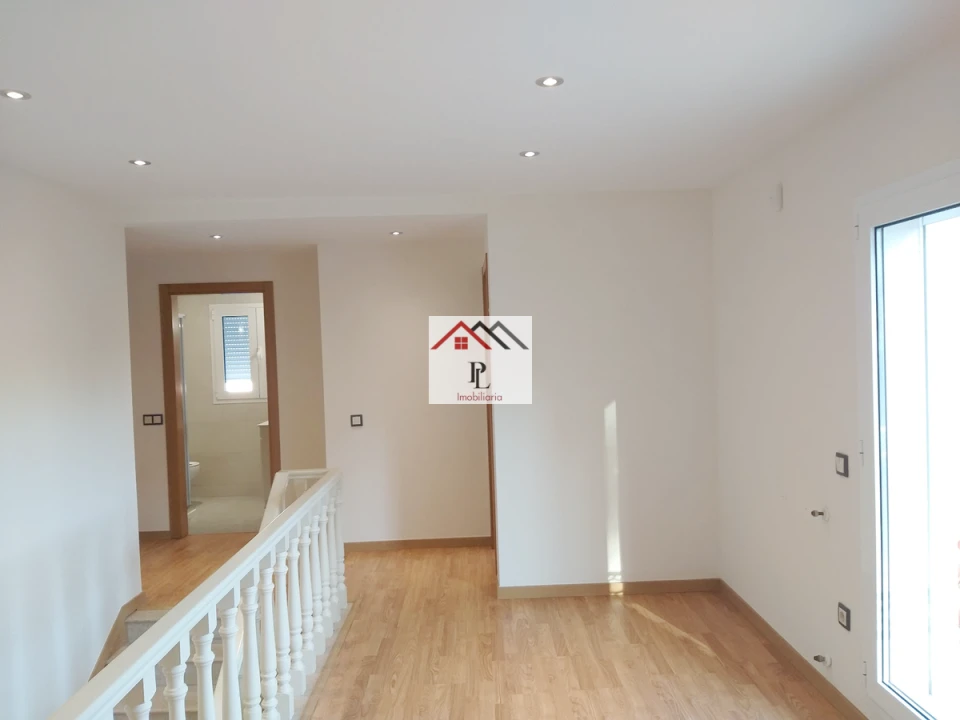 Moradia T7 para Venda em Milagres Foto 28