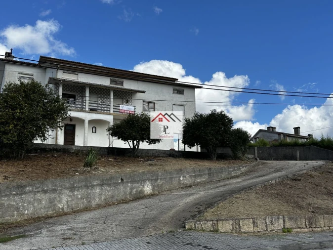 Moradia T10 para Venda em Nogueira do Cravo Foto 2