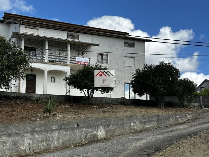 Moradia T10 para Venda em Nogueira do Cravo Foto 3