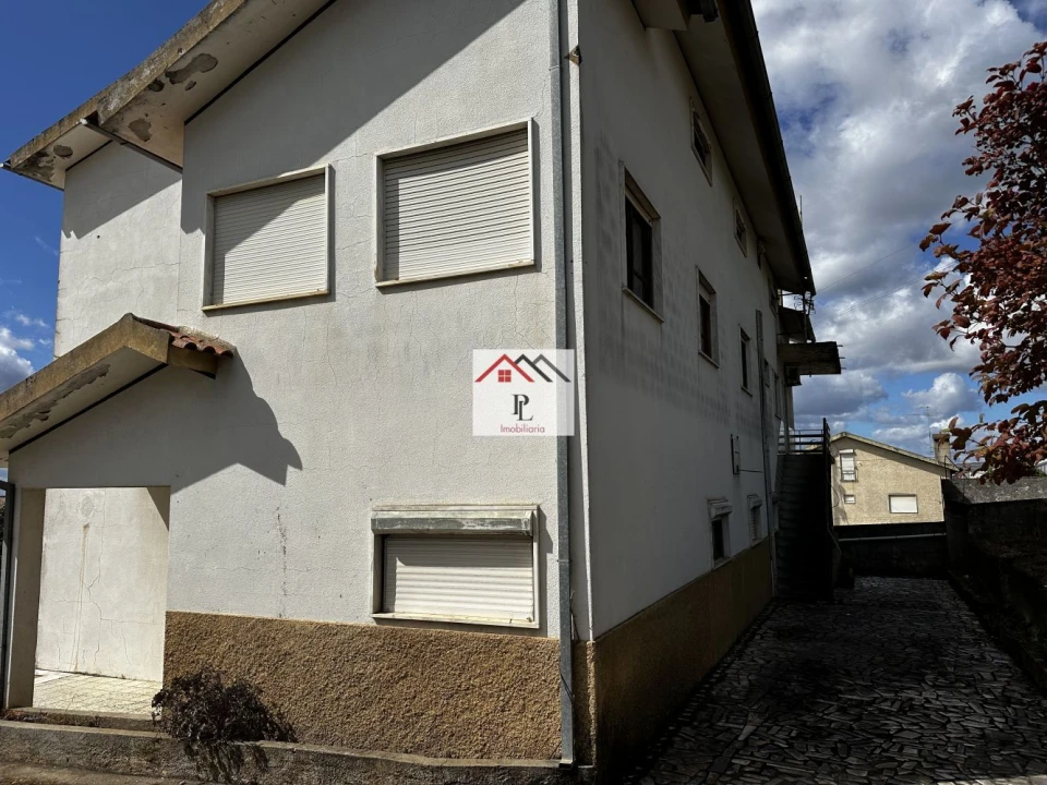 Moradia T10 para Venda em Nogueira do Cravo Foto 4