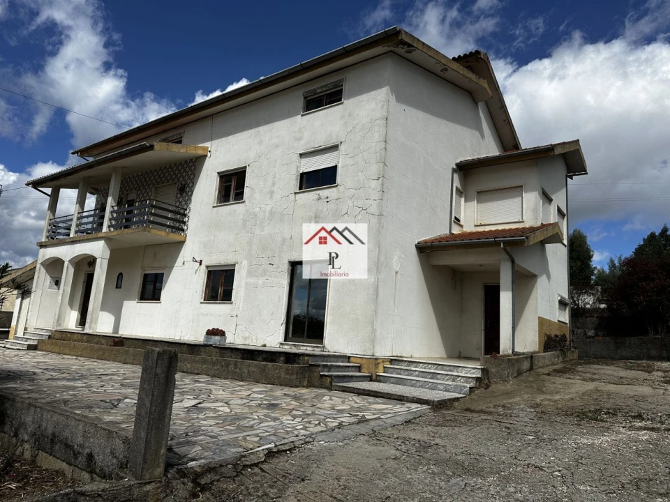 Moradia T10 para Venda em Nogueira do Cravo Foto 5