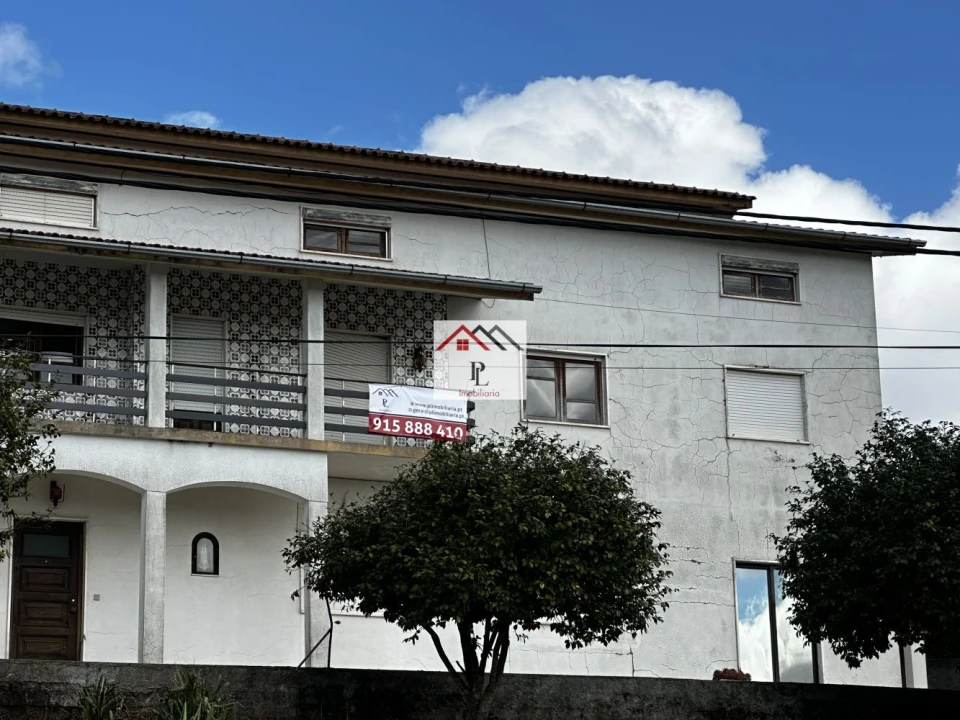 Moradia T10 para Venda em Nogueira do Cravo Foto 1