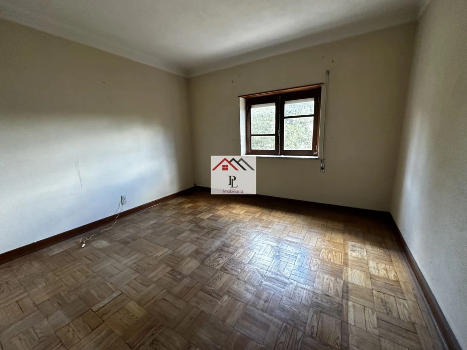 Moradia T10 para Venda em Nogueira do Cravo Foto 11