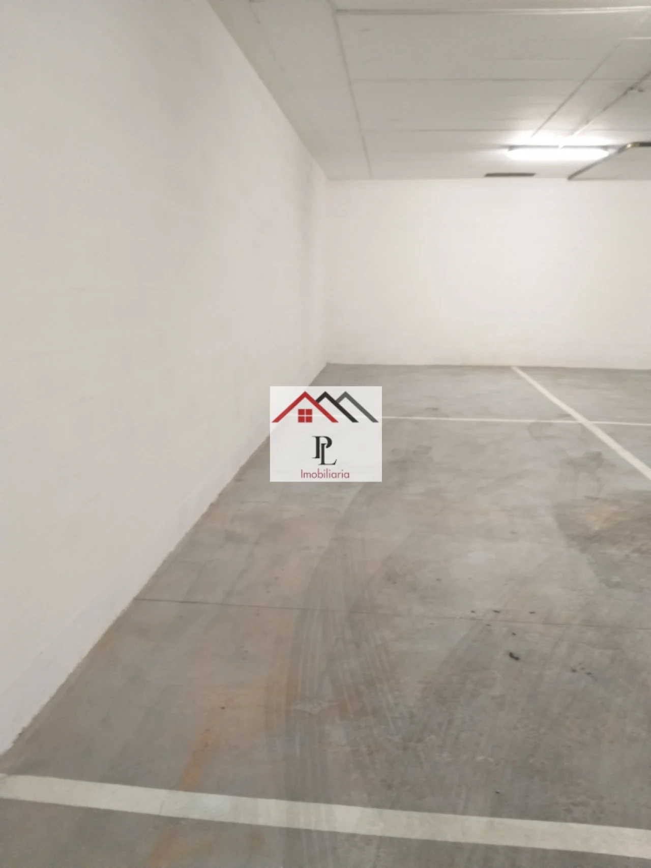 Garagem para Venda em Santo Antonio dos Olivais Foto 1