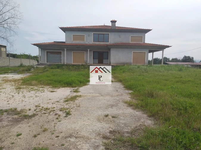 Moradia T5 para Venda em São Martinho de Árvore e Lamarosa