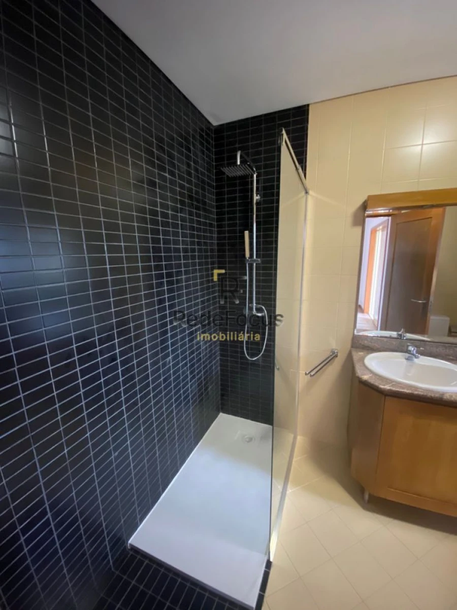 Moradia T3 para Venda em Sanguedo Foto 37