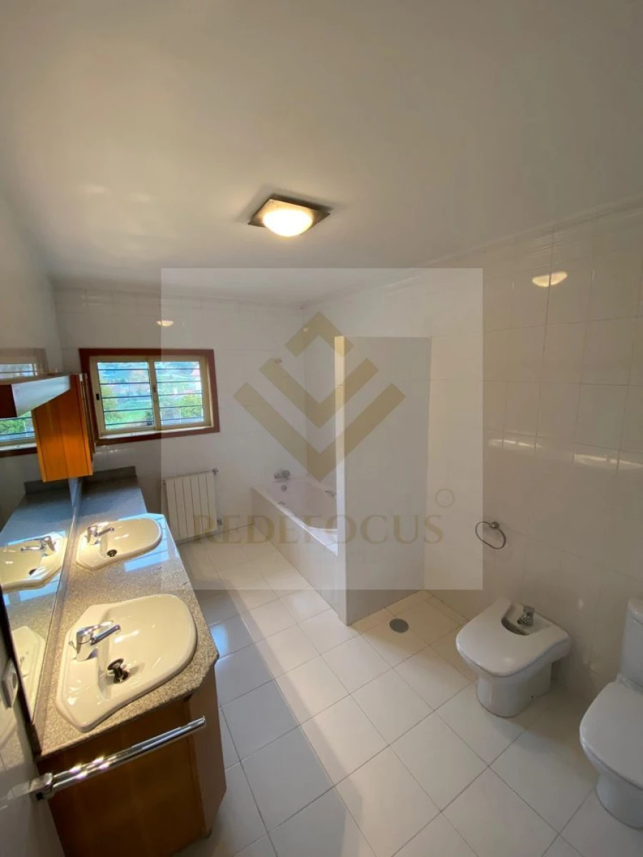 Moradia T3 para Venda em Sanguedo Foto 22