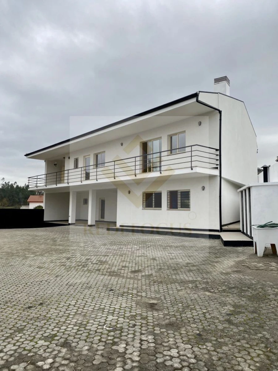 Moradia T3 para Venda em Sanguedo Foto 1