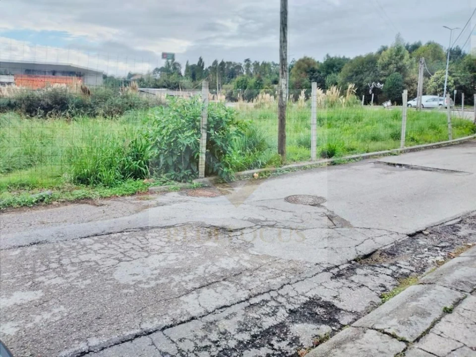 Terreno para Venda em Santa Maria de Lamas Foto 2