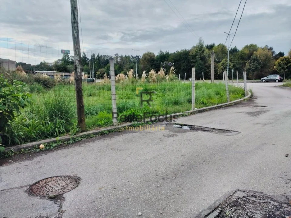 Terreno para Venda em Santa Maria de Lamas Foto 1