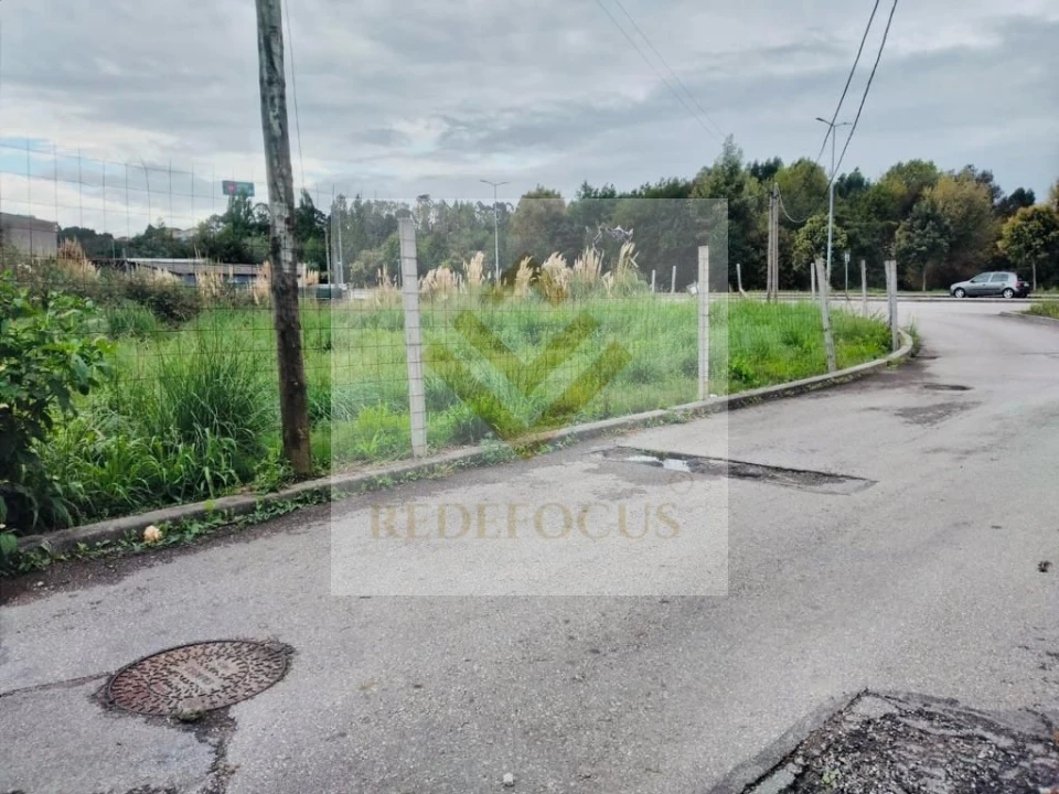 Terreno para Venda em Santa Maria de Lamas Foto 1