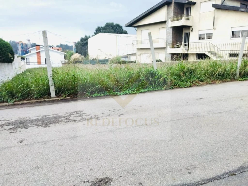 Terreno para Venda em Santa Maria de Lamas Foto 1