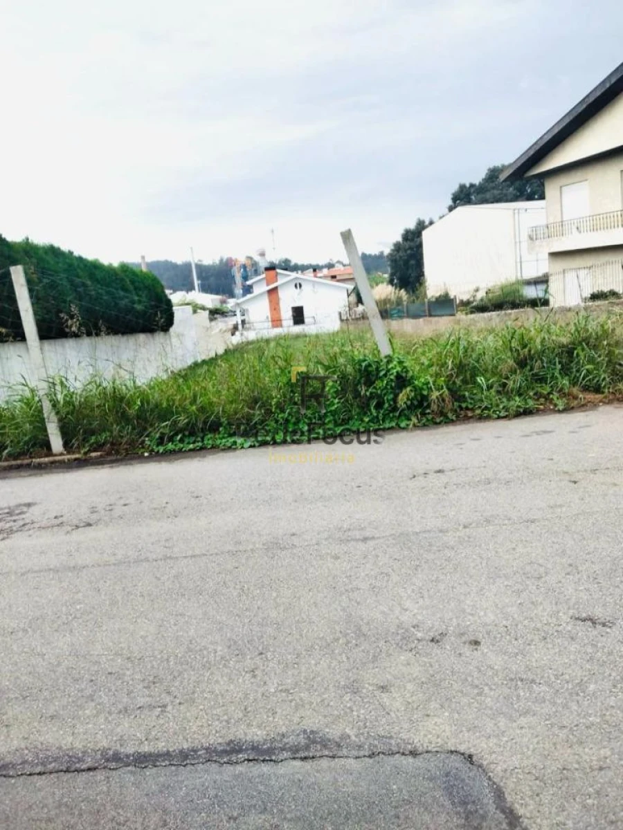 Terreno para Venda em Santa Maria de Lamas Foto 2