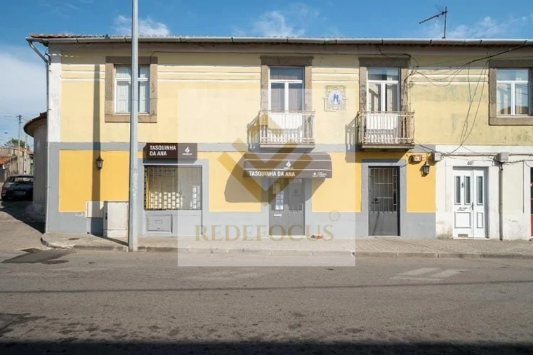 Loja para Venda em Arcozelo