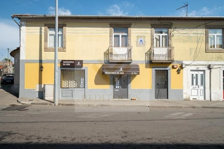 Loja para Venda em Arcozelo