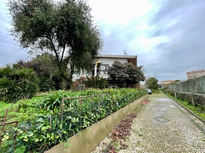 Moradia T3 para Venda em Oliveira do Douro Foto 3