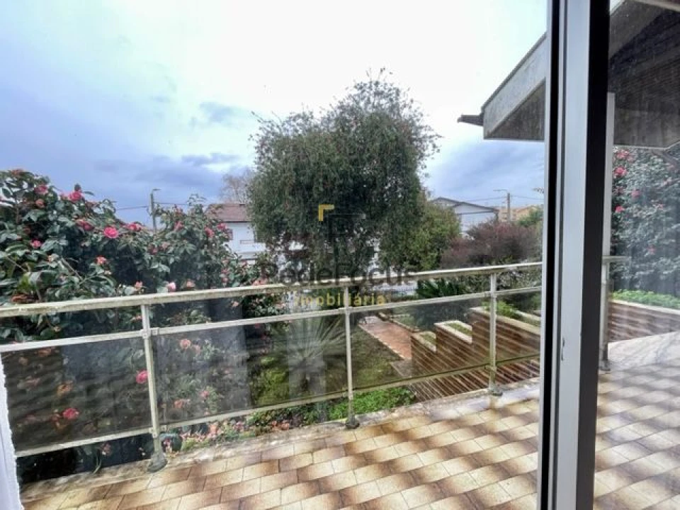 Moradia T3 para Venda em Oliveira do Douro Foto 8