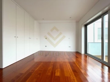 Moradia T4 para Venda em Espinho