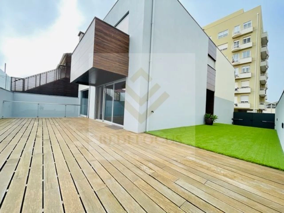 Moradia T4 para Venda em Espinho Foto 11