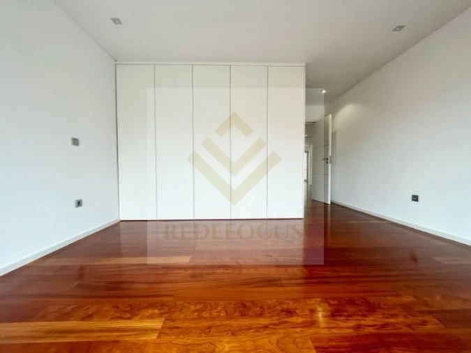 Moradia T4 para Venda em Espinho Foto 30