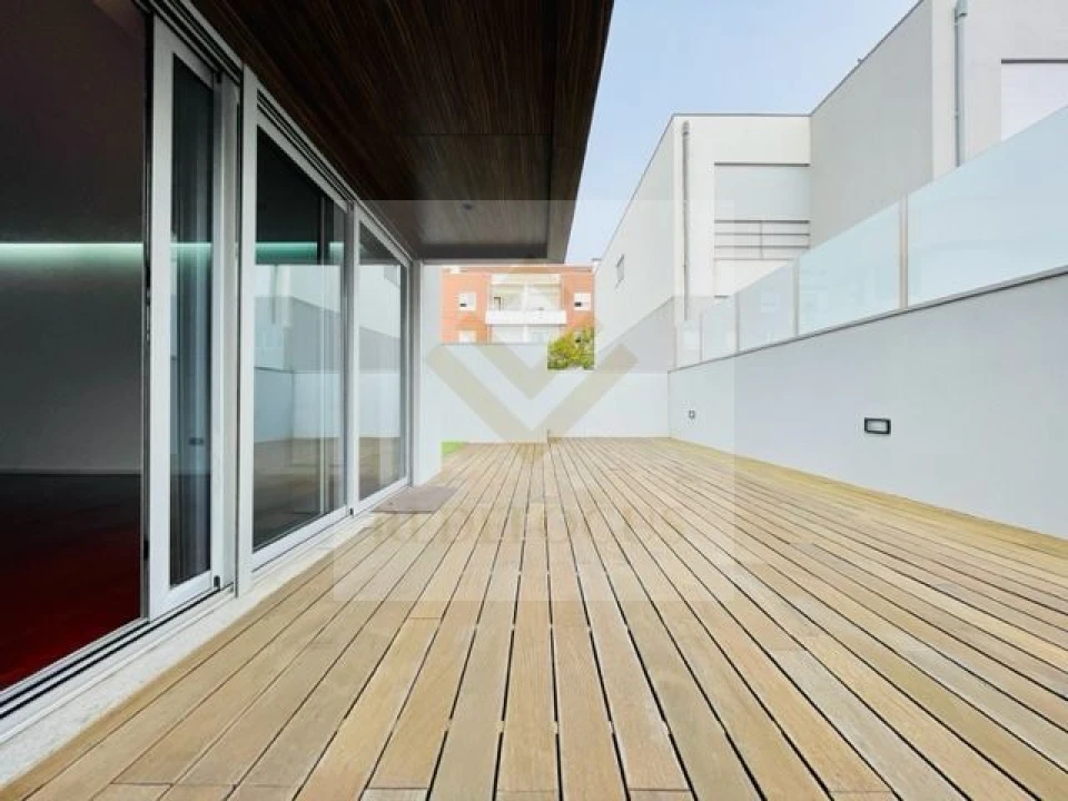 Moradia T4 para Venda em Espinho Foto 8