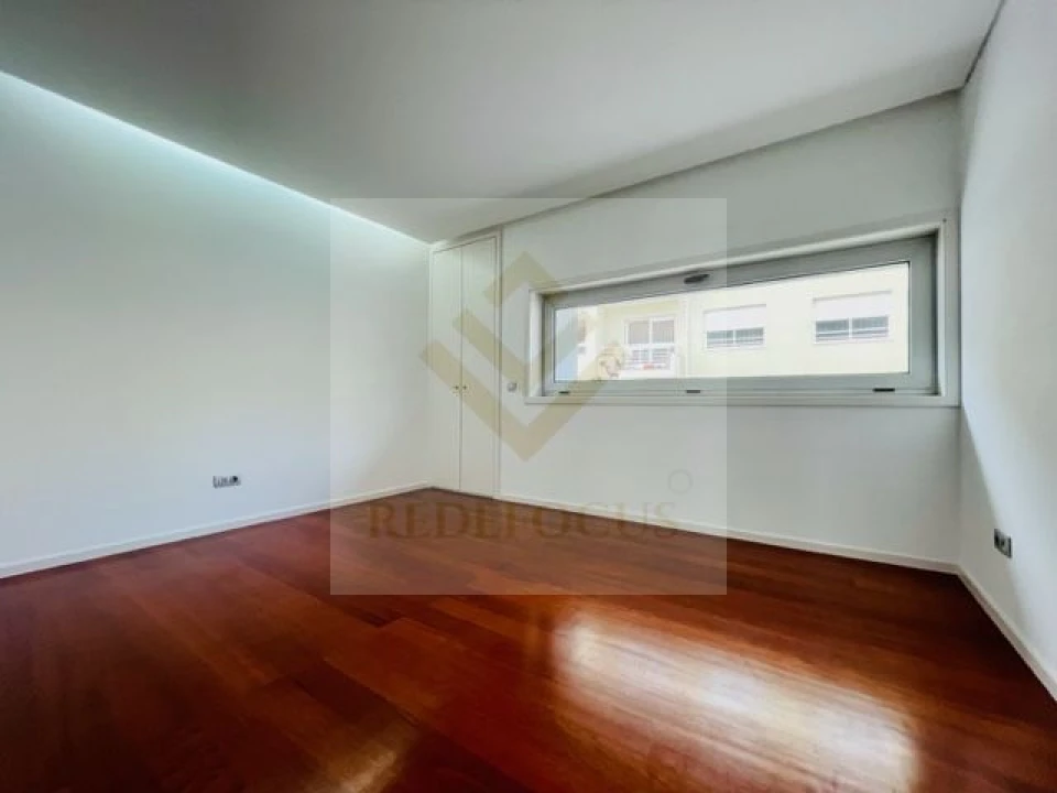 Moradia T4 para Venda em Espinho Foto 18