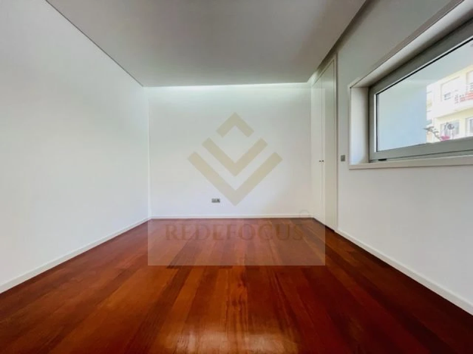 Moradia T4 para Venda em Espinho Foto 17