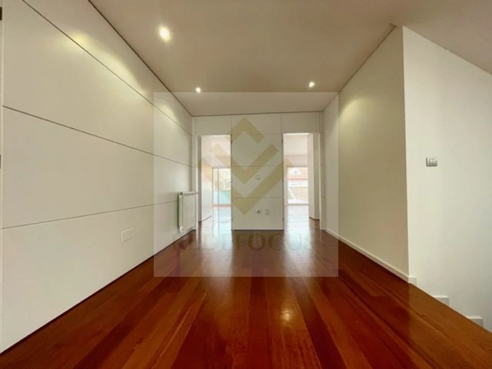 Moradia T4 para Venda em Espinho Foto 20