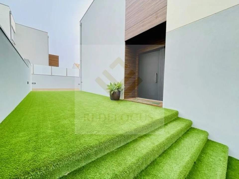 Moradia T4 para Venda em Espinho Foto 1