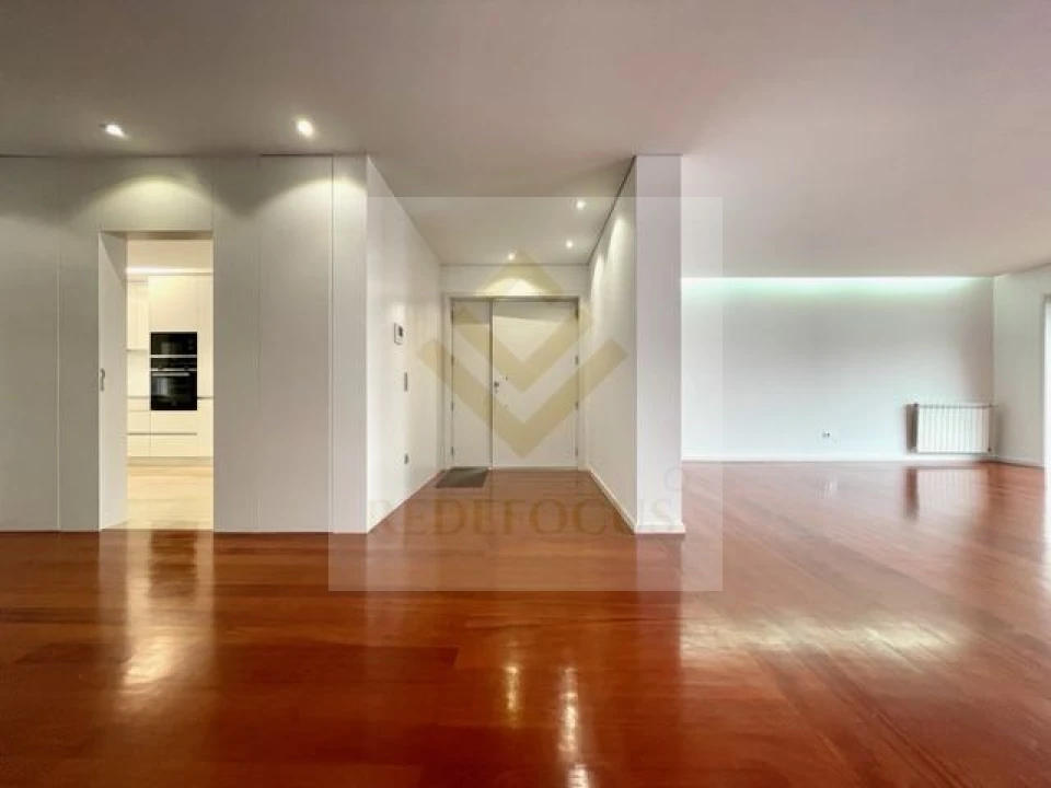 Moradia T4 para Venda em Espinho Foto 4