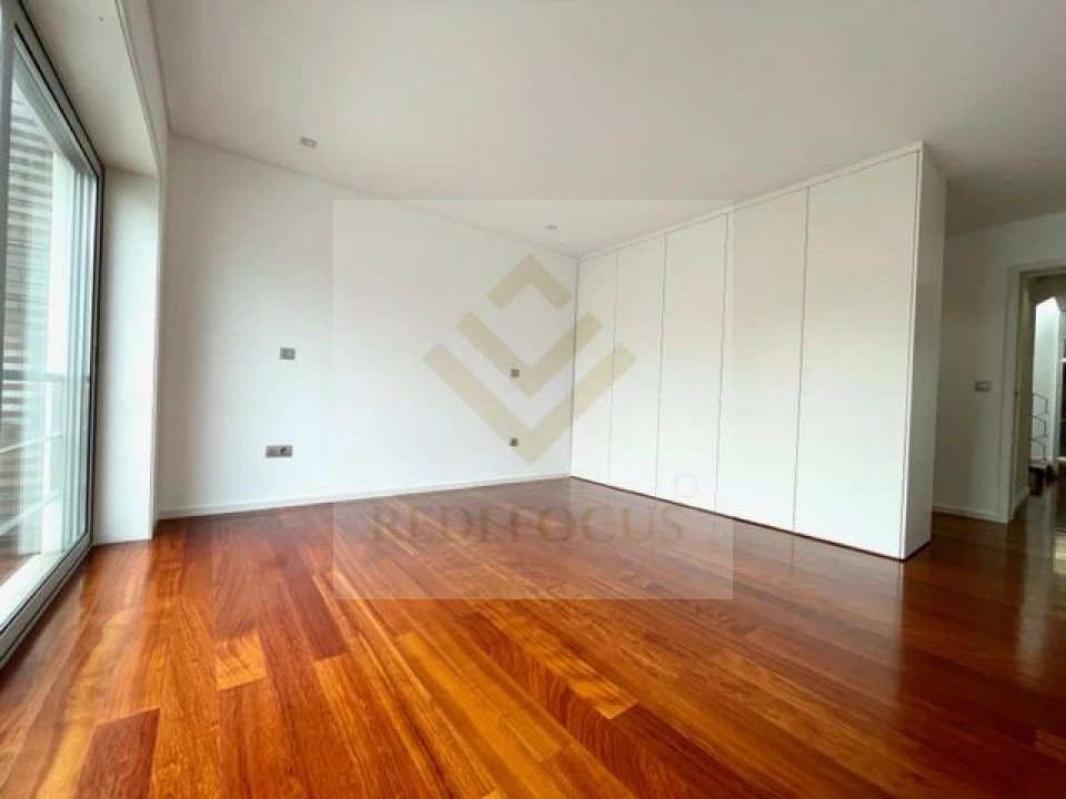 Moradia T4 para Venda em Espinho Foto 28