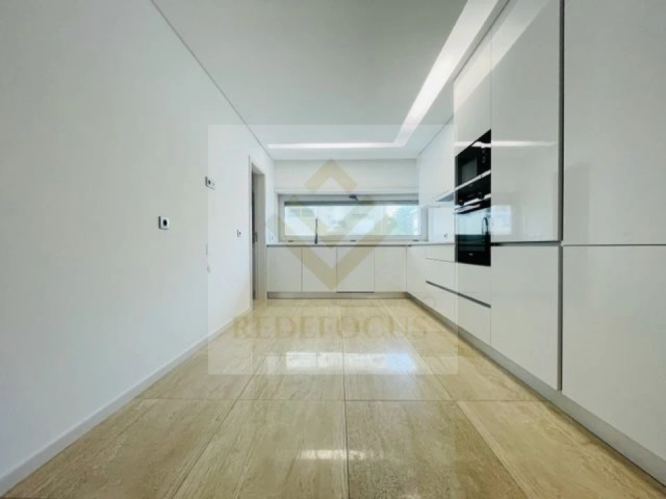 Moradia T4 para Venda em Espinho Foto 13