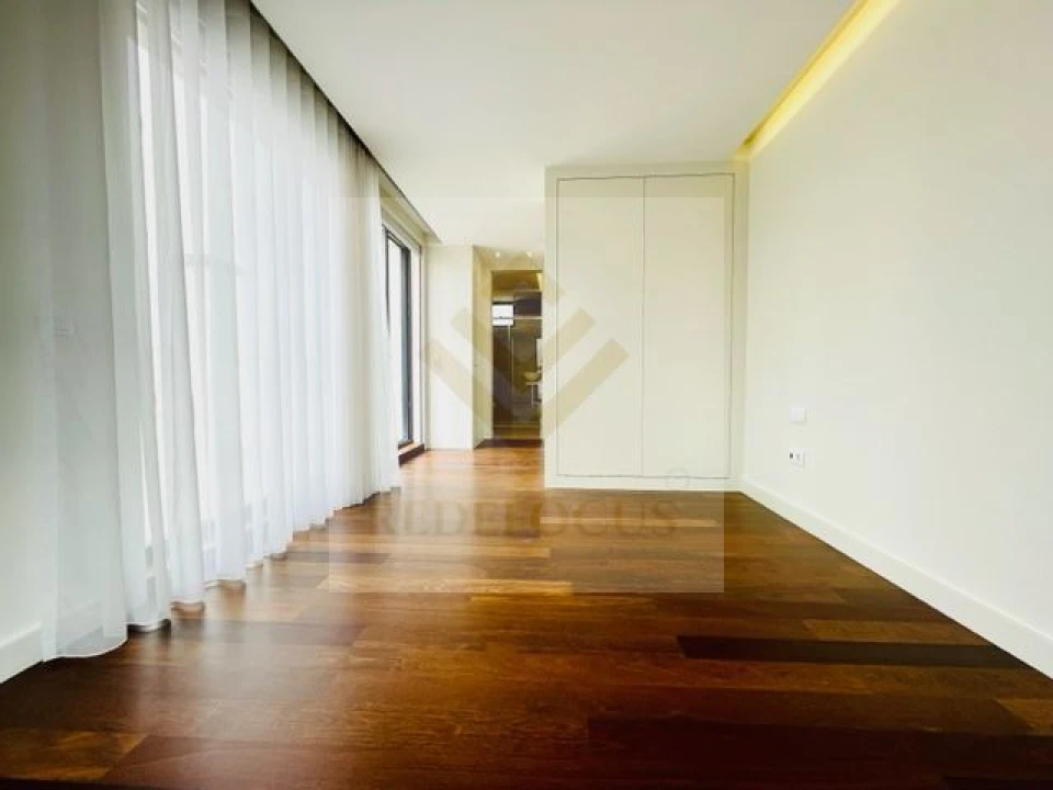 Apartamento T4 para Venda em Espinho Foto 20