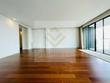 Apartamento T4 para Venda em Espinho
