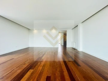 Apartamento T4 para Venda em Espinho