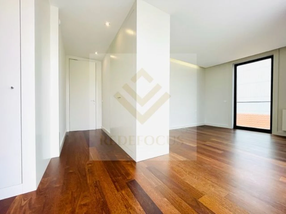 Apartamento T4 para Venda em Espinho Foto 19