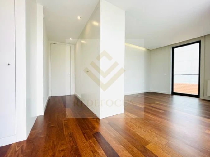 Apartamento T4 para Venda em Espinho Foto 19