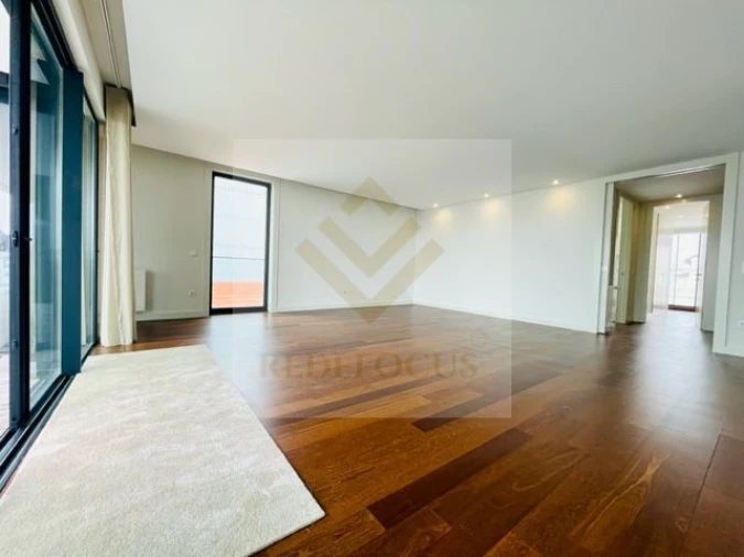 Apartamento T4 para Venda em Espinho Foto 7