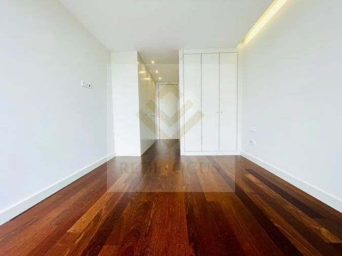 Apartamento T4 para Venda em Espinho Foto 30