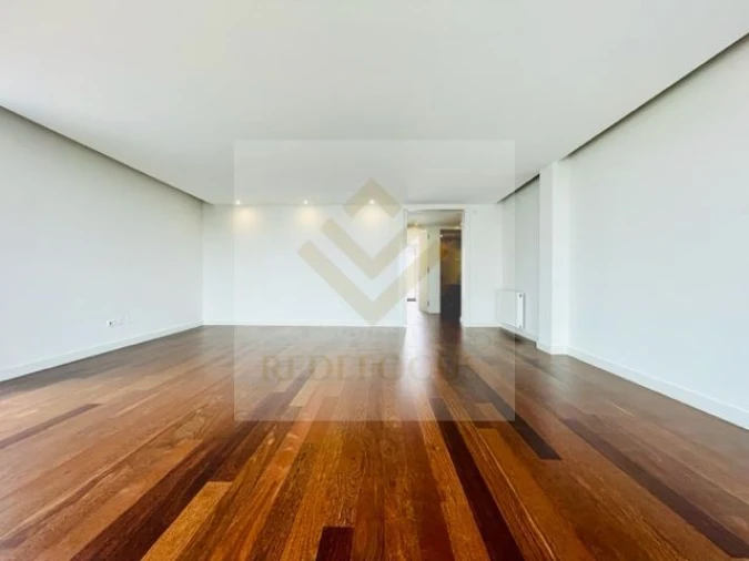 Apartamento T4 para Venda em Espinho Foto 5