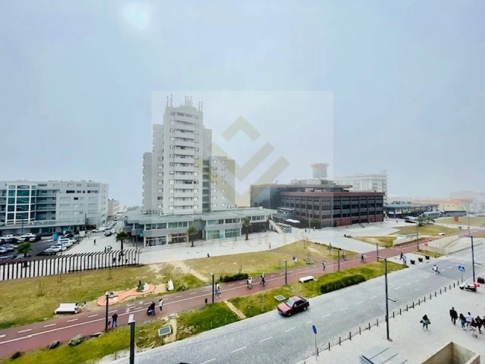 Apartamento T4 para Venda em Espinho Foto 11