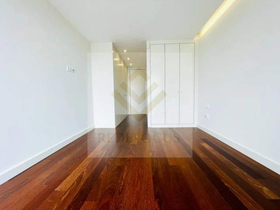 Apartamento T4 para Venda em Espinho Foto 30