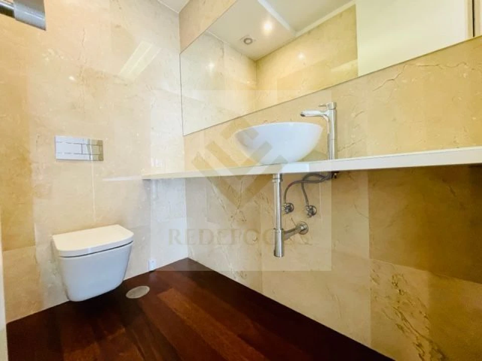 Apartamento T4 para Venda em Espinho Foto 18