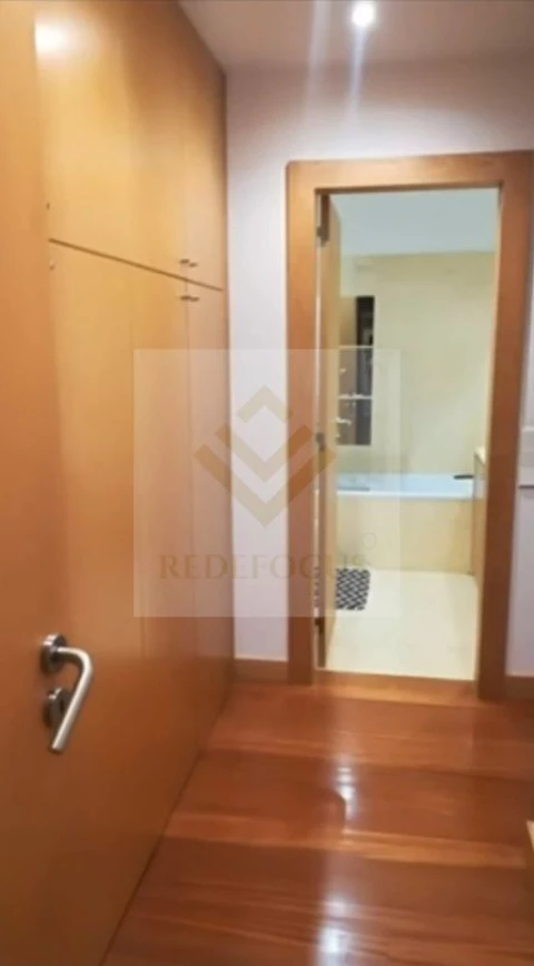 Apartamento T4 para Venda em Lordelo do Ouro e Massarelos