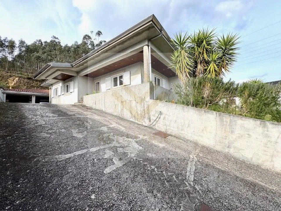 Moradia T4 para Venda em Sanguedo Foto 1