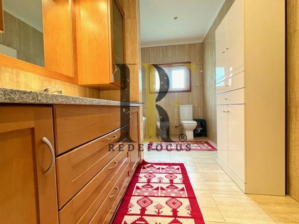 Moradia T4 para Venda em Sanguedo Foto 16