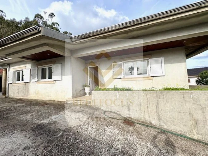 Moradia T4 para Venda em Sanguedo Foto 2