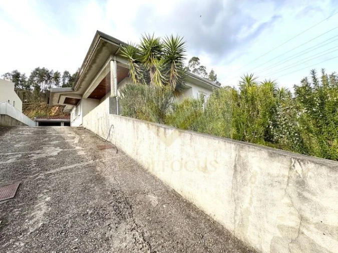 Moradia T4 para Venda em Sanguedo Foto 4