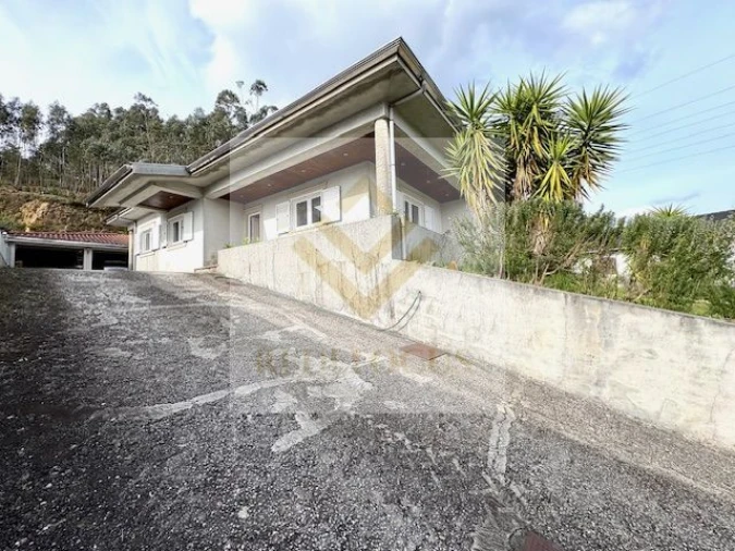 Moradia T4 para Venda em Sanguedo Foto 1