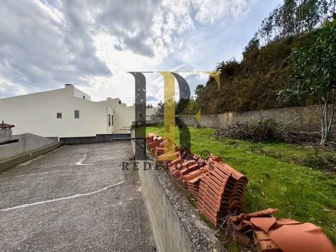 Moradia T4 para Venda em Sanguedo Foto 32